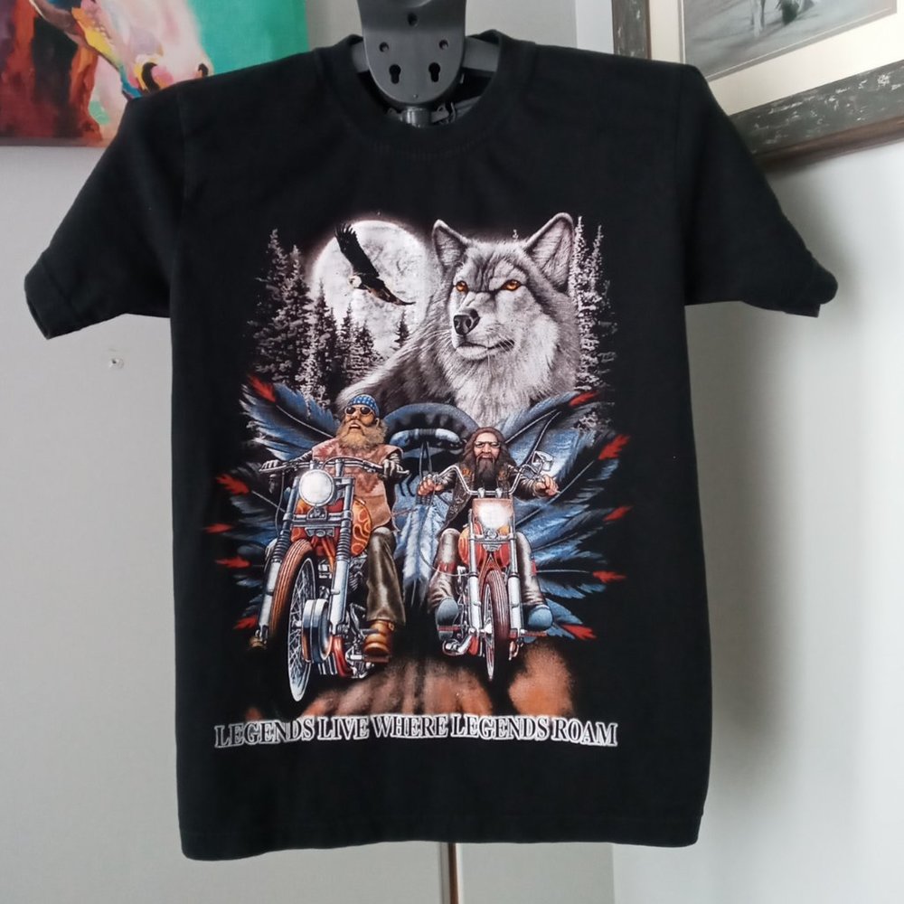 La Voila "Legends live where legends roam"  Biker graphic Tee